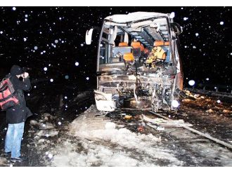 Hacıları Taşıyan Otobüs Kaza Yaptı: 13 Ölü, 11 Yaralı