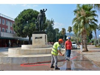 Noel Baba Meydanı’nda Temizlik Ve Bakım Çalışması Yapıldı