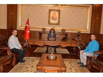 Vali Hasan Basri Güzeloğlu Göçmen Börekçisi Sahiplerini Kabul Etti