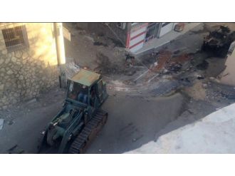 Hükümet Konağı Ve Polis Merkezine Eş Zamanlı Saldırı