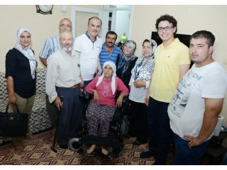 Başkan Gürlesin’den Hediye Teyzeye Akülü Tekerlekli Sandalye