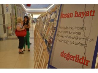 17 Ağustos Depremini Anma Sergisi