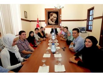 Hırvat Gençlerden Vali Çomaktekin’e Ziyaret