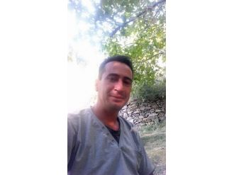 Karısının Evinde Kaldığı Kişiyi Öldürdü