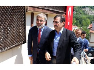 Bakanlardan Şehit Evine Taziye Ziyareti 