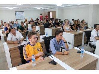 Yabancı Öğrenciler Niğde’nin Meydanında Çevre Gösterisi Sundu