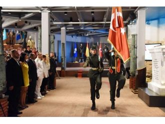 Türkiye Şehitlerini Anıyor