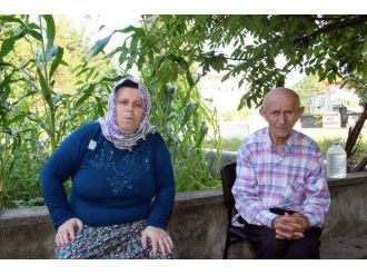 Bu Aile Mezarlıkta Yaşıyor