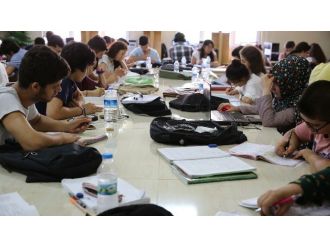 Karaköprü Kütüphanesine Yoğun İlgi