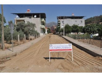 Nazilli Belediyesi İsabeyli Yollarını Güzelleştiriyor