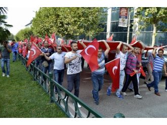 Hepimiz Mehmediz Platformu Terörü Lanetledi