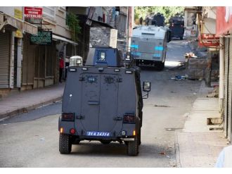 Silvan’da Polis Merkezine Bombalı Saldırı