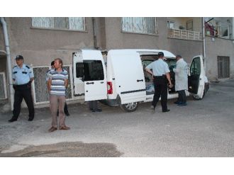 Emekli Öğretmen Evinde Ölü Bulundu
