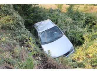 Yayaya Çarpmamak İçin Şarampole Devrildi