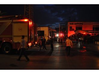 Ambalaj Fabrikasında Çıkan Yangında Bir Kişi Ağır Yaralandı