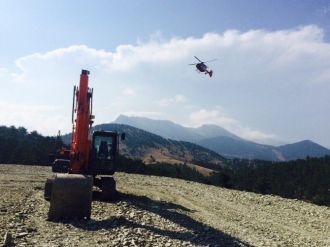 Kaza Yapan Kepçe Operatörüne Helikopterli Müdahale