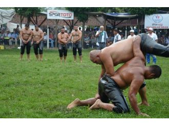 Dursunbey’de Başpehlivan Recep Kara Oldu