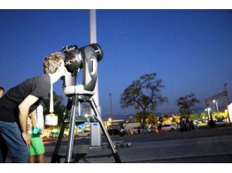 Satürn’ü Ve Göktaşı Yağmurunu Merakla İzlediler