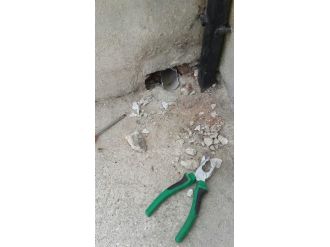 Yaramaz Yavru Kedi İçin İtfaiye Ekibi Görevde