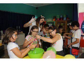 Çocuklar Bilimin Eğlenceli Dünyasında