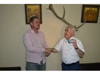 Valiyle İl Genel Üyesinin Sigara Bırakma Pazarlığı