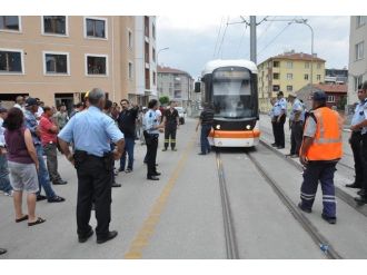 Tramvayın Çarptığı Kadın Ağır Yaralandı
