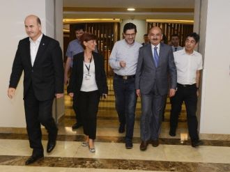 Sağlık Bakanı Müezzinoğlu’ndan Başkan Burkay’a Geçmiş Olsun Ziyareti