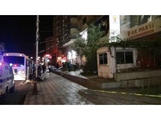 Diyarbakır’da Ak Parti’ye Bombalı Saldırı: 1 Polis Yaralı