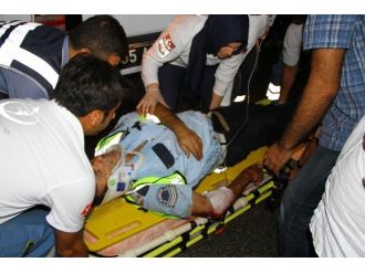 Kazaya Müdahale Eden Polislere Çarptı: 6 Yaralı