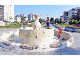 Muratpaşa’dan Parklardaki Havuzlara Bakım