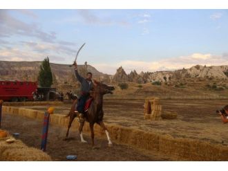 Kapadokya’da Atlı Savaş Oyunları Gösterisi