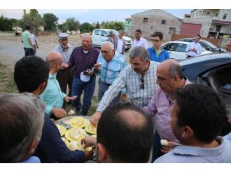 Hizmet İçin Dağ Taş Demediler