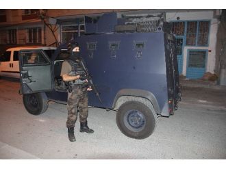 Esenyurt’ta 16 Adrese Eş Zamanlı Terör Operasyonu