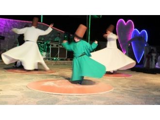 Burhaniye’de Minik Semazene Büyük Alkış