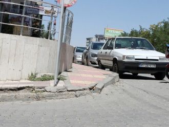 Engellilerin Kaldırım Çilesi