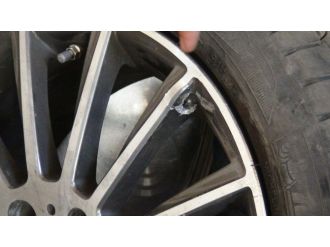 Yol Kesen Pkk’lılar Sivil Aracı Taşıdı