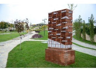 Pişmiş Toprak Heykeller Kente Renk Katıyor