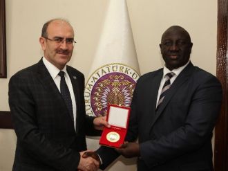 Gambiya Cumhuriyeti Ankara Büyükelçisi Momodou Badjie’den Atatürk Üniversitesine Ziyaret
