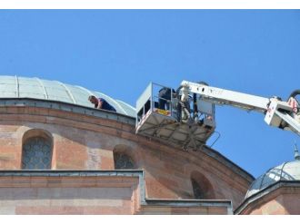 Büyükşehir Reşadiye Camii’nin Işıklandırmasını Yeniliyor