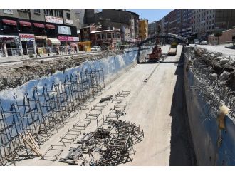 Büyükşehir, Cumhuriyet Caddesi’ne Meydan Yapıyor