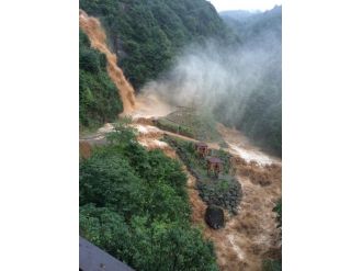 Rize’deki Şiddetli Yağış Turistik Şelaleyi İşte Bu Hale Getirdi