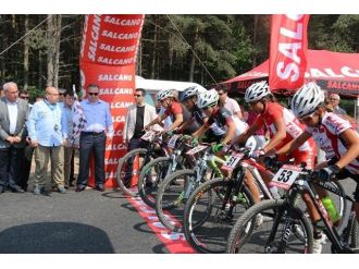 Madalyaları Vali Ali Fidan Verdi