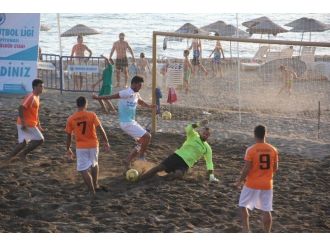 Gümüldür’de Plaj Futbol Şöleni