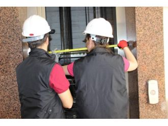 Kırmızı Etiketli Asansörlere Dikkat