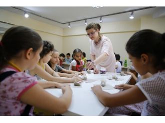 Konak’ta Çocuklar Hem Eğleniyor, Hem Öğreniyor