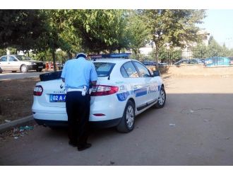 Okul Bahçesinde Trafik Kazası: 2 Yaralı