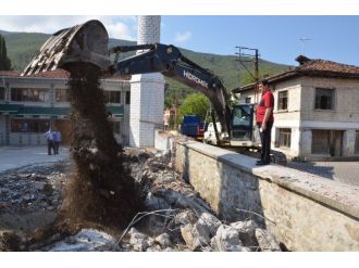 Durağan’da Tarihi Caminin Şadırvanı Yenileniyor