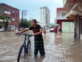 Yağmur Ve Fırtına Hayatı Olumsuz Etkiledi