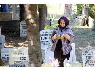 Büyük Felaketin 16. Yılında Deprem Şehitleri Mezarları Başında Anıldı