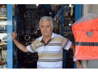 Mültecilerin İlgisi Can Yeleği Satışlarını Patlattı